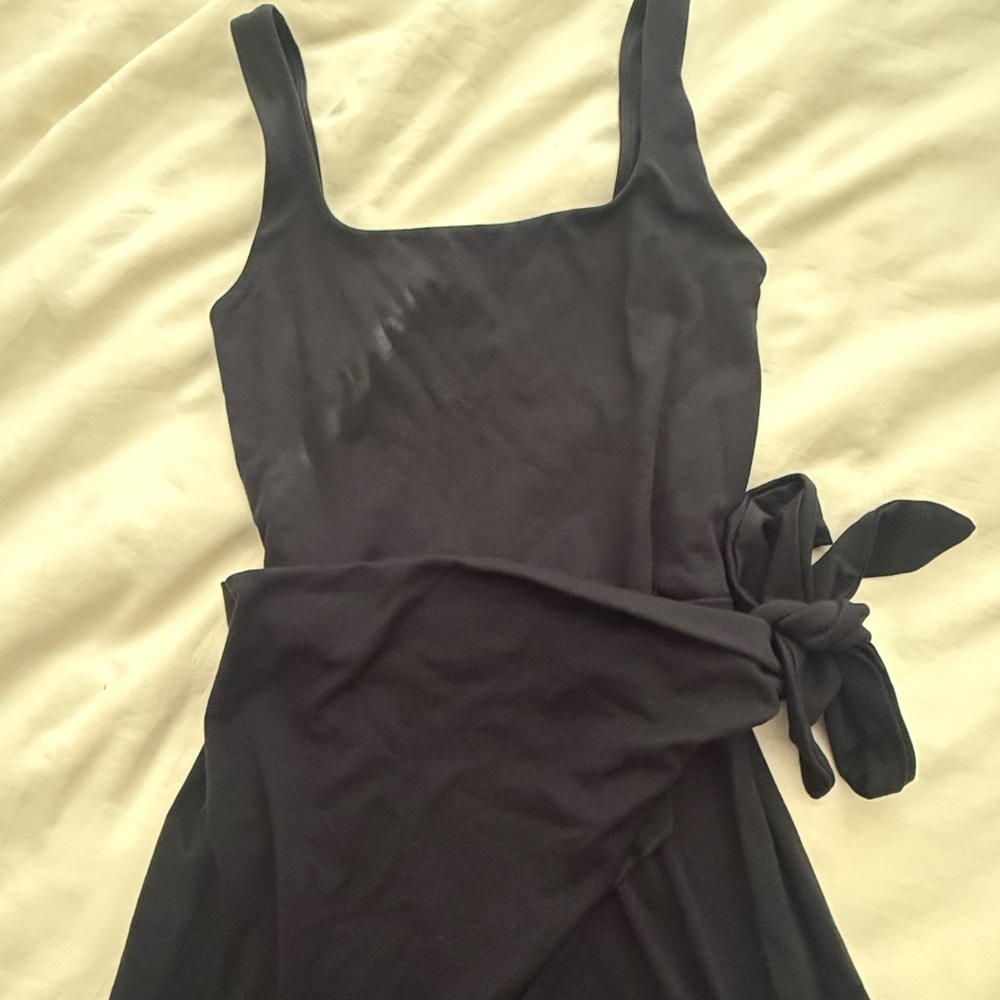 Aritzia Saturn Dress Women's Black Square Neck Tie-Waist